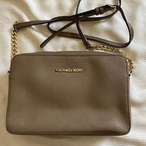 Michael Kors Jet Set crossbody purse